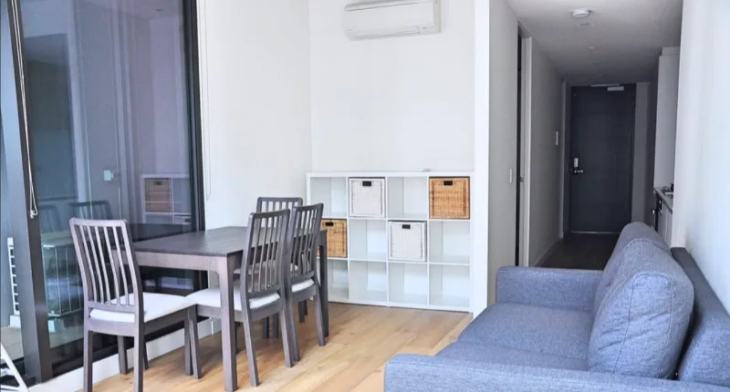 23 Mackenzie Street, Melbourne VIC 3000, 1 bed · 1 bath, photo 1
