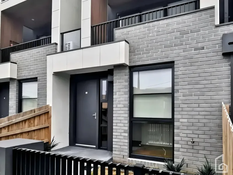 94 Queen Street, Reservoir, Vic 3073，2 室 2 卫，第 1 张图