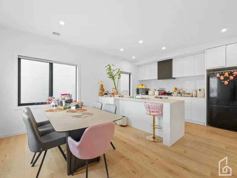 3 Northcote Circuit, Burwood East, Vic 3151，3 室 2 卫，第 1 张图