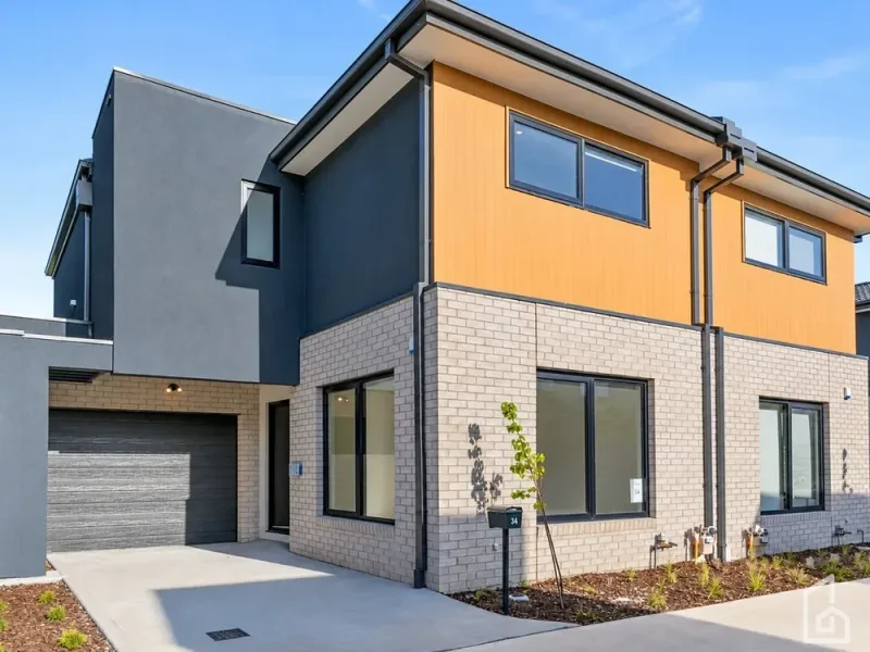31 Midnight Circuit, South Morang, Vic 3752, 3 bed · 2 bath, photo 1