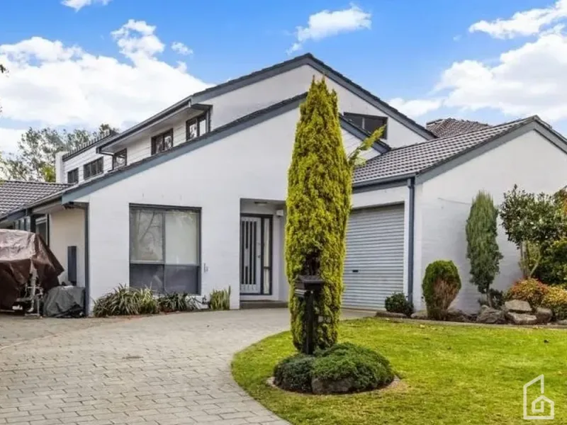 32 Pioneer Close, Vermont South, Vic 3133, 5 bed · 2 bath, photo 1