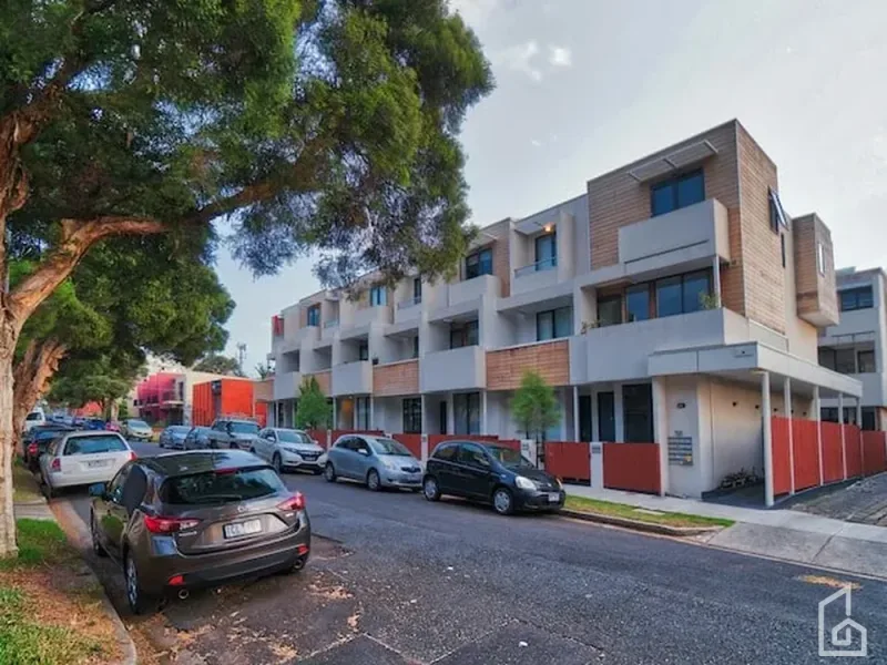 13 Shower Street, Preston, Vic 3072，2 室 2 卫，第 1 张图
