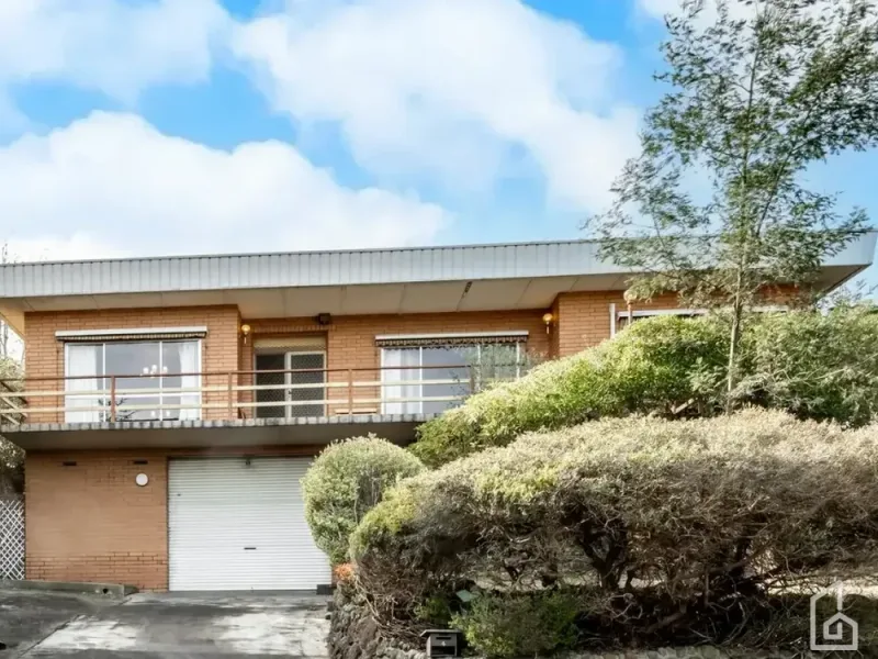 4 Gilway Rise, Greensborough, Vic 3088, 4 bed · 2 bath, photo 1